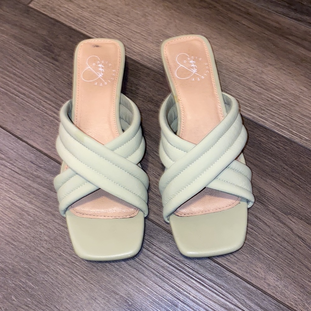 Vici mint green sandal size 6.5 worn once - Picture 5 of 6